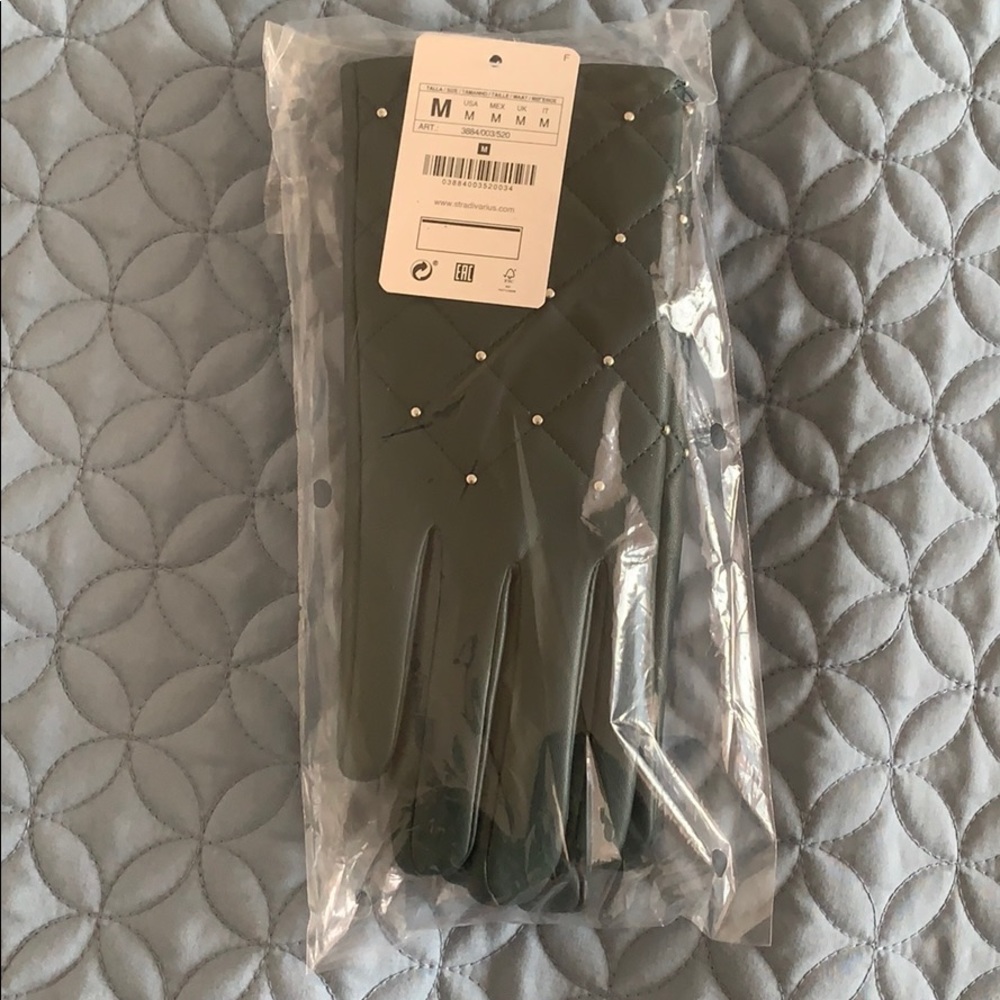 Stradivarius gloves